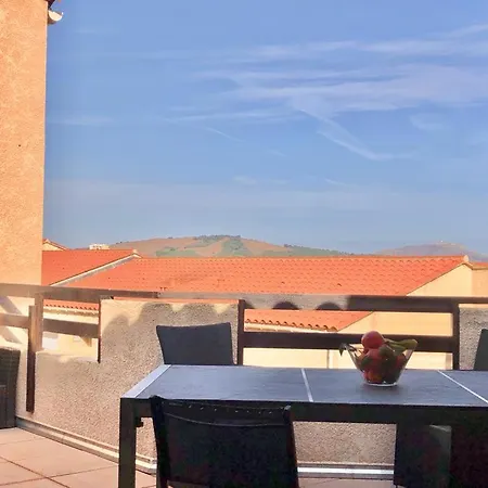 Llum I Mar: Beachside 3-bedroom Retreat In Villa