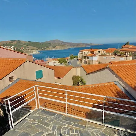 Villa Llum I Mar: Beachside 3-bedroom Retreat In